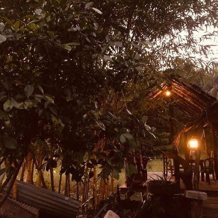 Aliya Riverside & Safari Resort Удавалаве Екстериор снимка